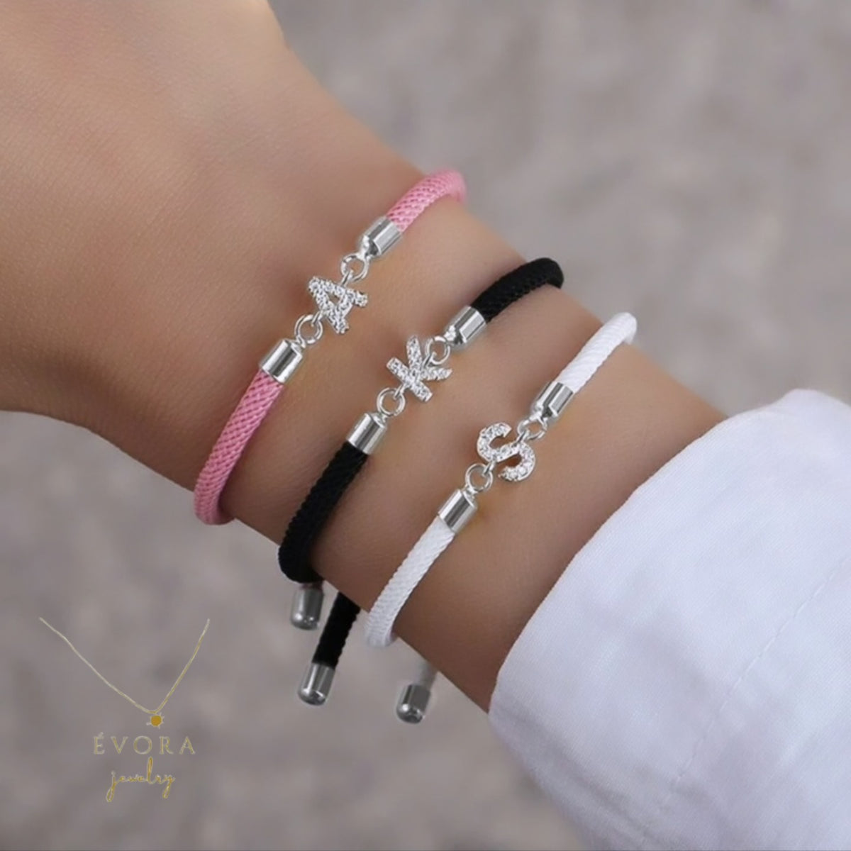 Bracelet Lettre avec Fil
